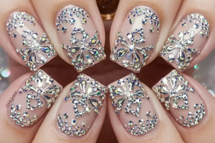 Symmetrical Spangle Nails